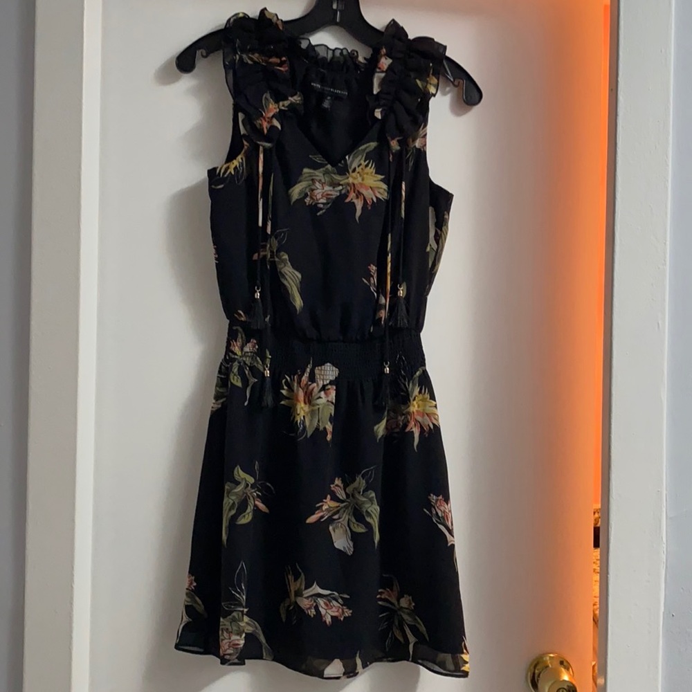 WhiteHouse BlackMarket sleeveless floral dress 2P